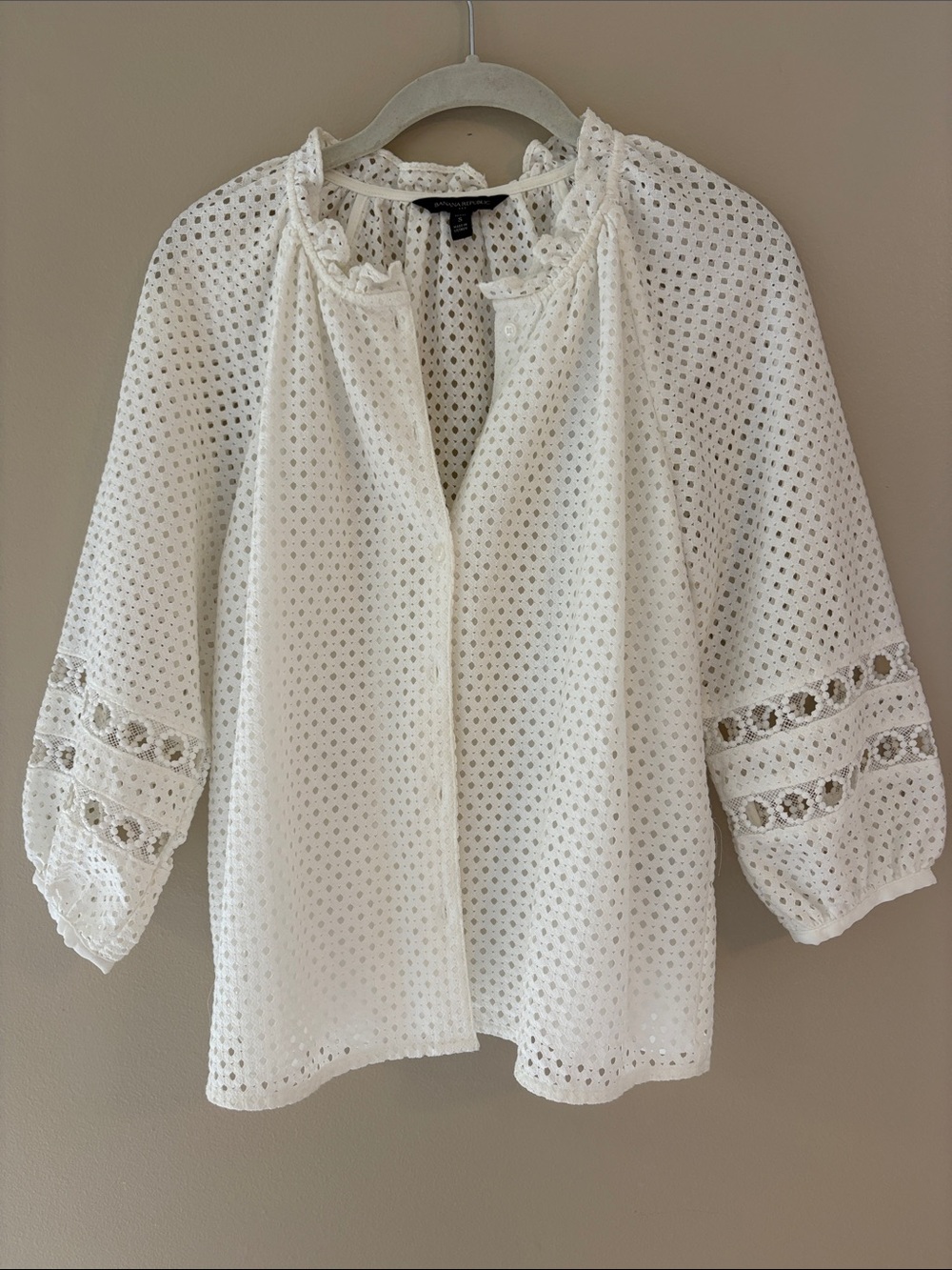 Banana Republic Eyelet Lace Blouse Size S petite cream  NWOT